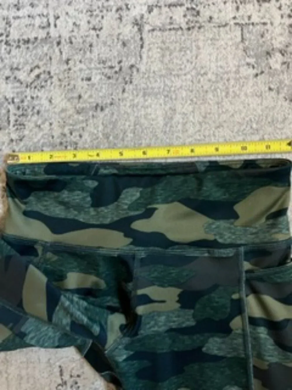 🧡3/15 Old Navy Active Camo Leggings L(10-12)
